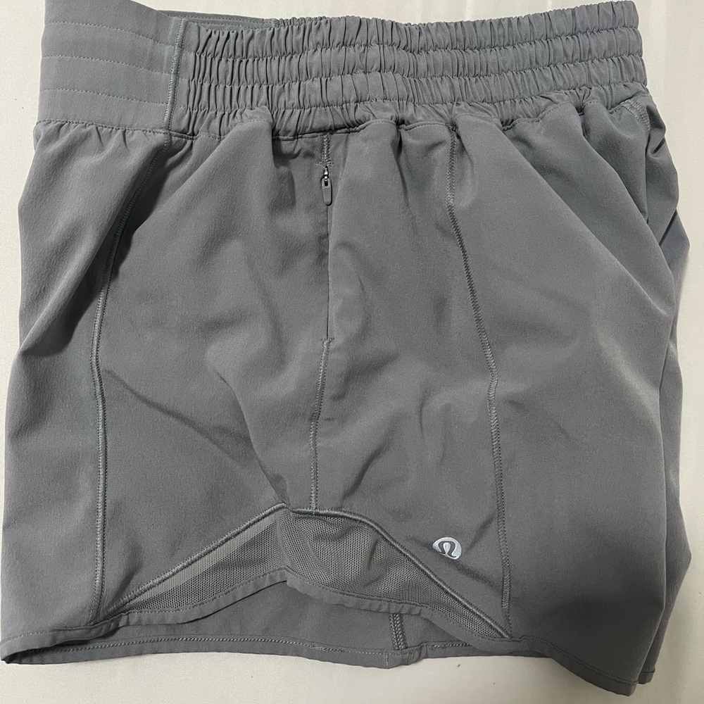 Lululemon high rise hotty shorts 4” women size 4 grey